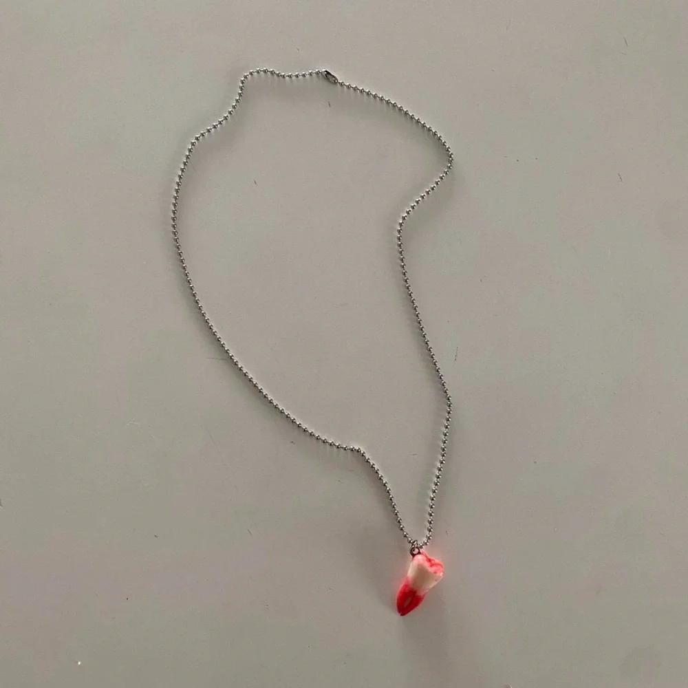 Tooth Necklace - Picture 3 of 8